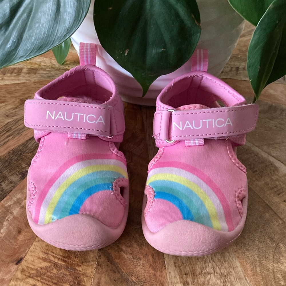 Toddler water shoes- 6 toddler